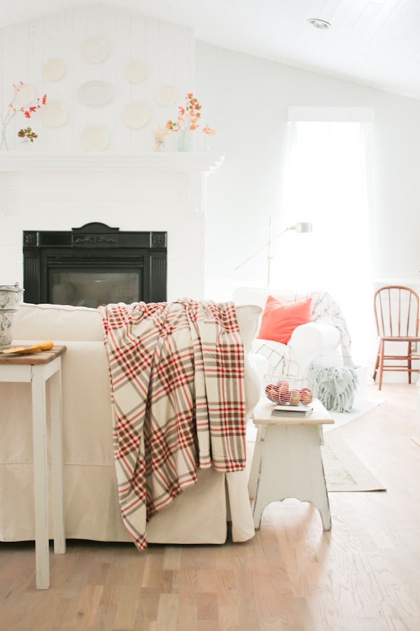 Gorgeous white living room: neutral decor, french cottage elements, diy projects, and more