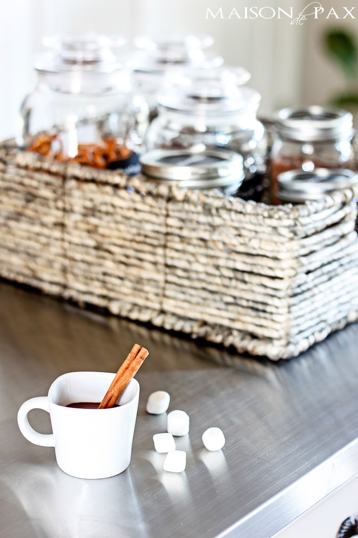 What an adorable idea! A hot chocolate and snack bar - perfect for fall and winter and all those holiday visitors | aiweb9ygdry.cmersite.com