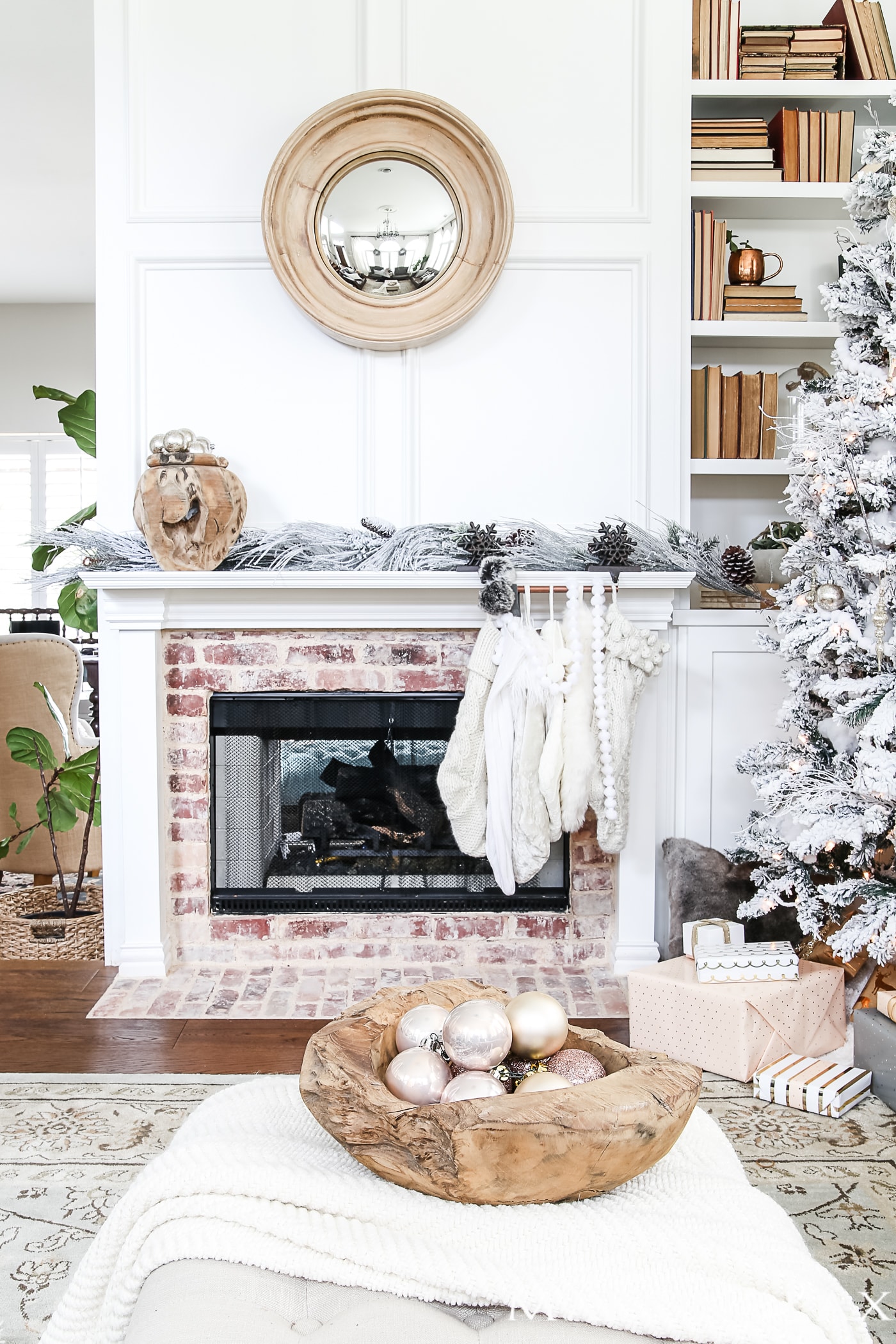 blush ornaments and a flocked tree... easy, neutral feminine holiday decor! #neutralholidaydecor