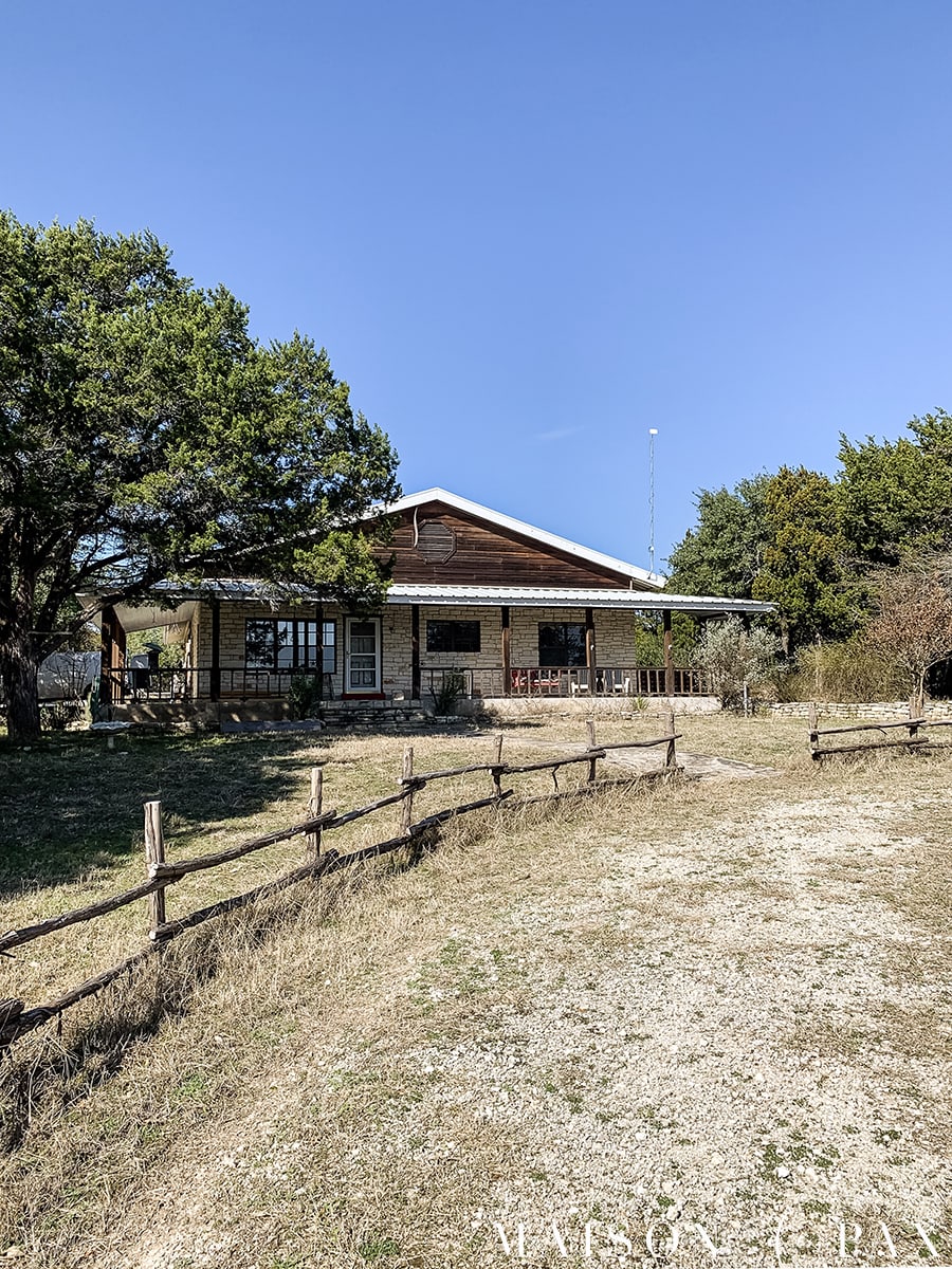 texas ranch house with split rail fence | Maison de Pax