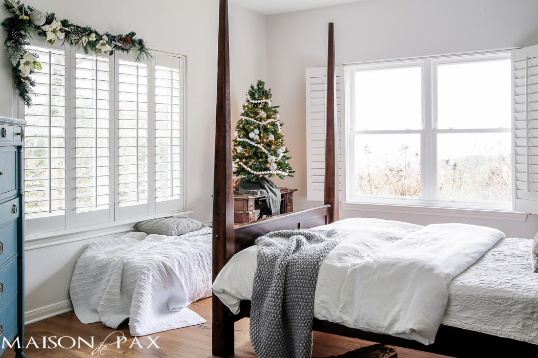 white christmas bedroom decorating ideas