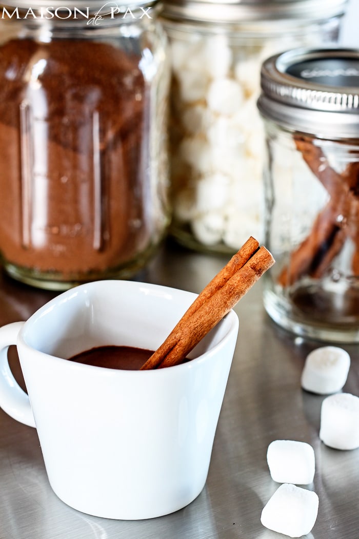 What an adorable idea! A hot chocolate and snack bar - perfect for fall and winter and all those holiday visitors | aiweb9ygdry.cmersite.com