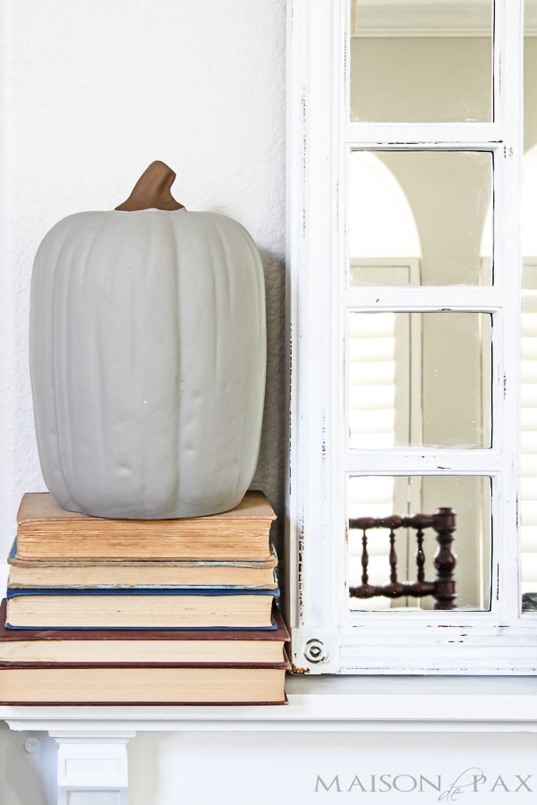 I love this fall home tour! Calming neutrals and lots of texture: simple ideas and easy fall decorations | aiweb9ygdry.cmersite.com
