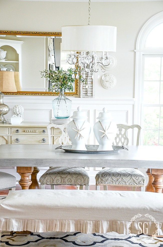 Crisp, white traditional farmhouse dining room: so many beautiful decorating ideas!