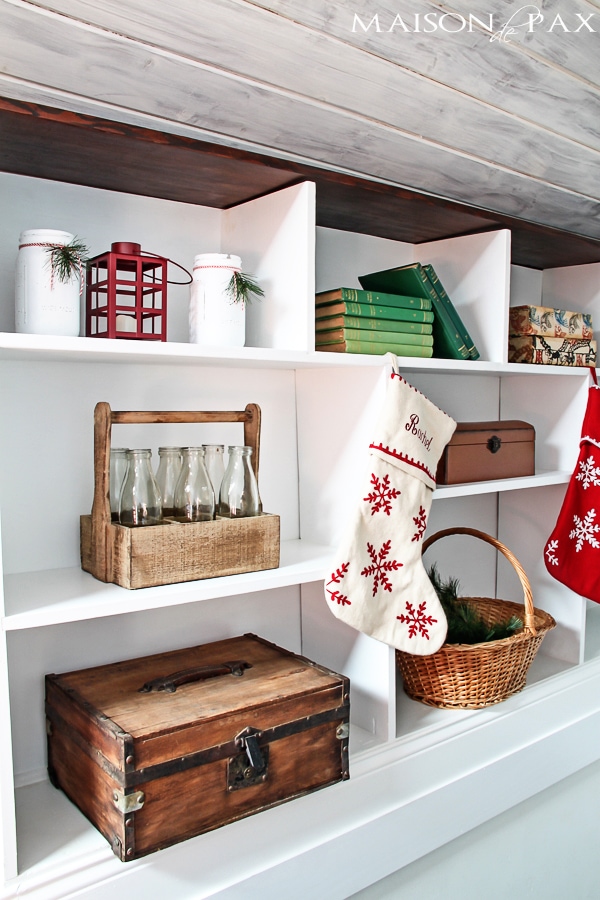 simple Christmas decor - 10 minutes to make your guest room perfectly festive for the holidays | aiweb9ygdry.cmersite.com