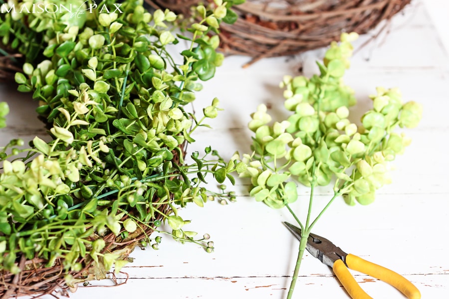 easy DIY eucalyptus wreath- Maison de Pax