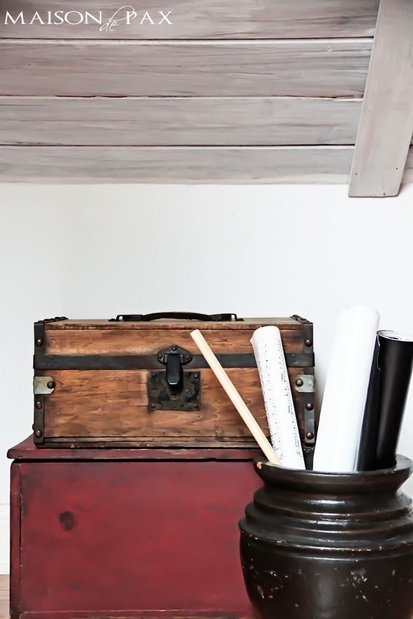 Who couldn't use more ways to organize?  Creative and pretty organization ideas for office or craft room #organize #desk #craft #office