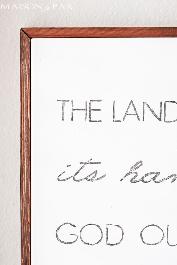Learn how to make a beautiful, painted lettered sign on canvas with a simple wood frame: this step by step tutorial is so easy to follow | aiweb9ygdry.cmersite.com