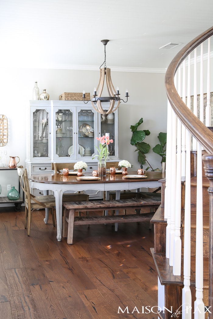 What a lovely, simple Valentines Day table! This pretty, simple tablescape would be perfect for any brunch, tea, or even snack to celebrate your loved ones... 