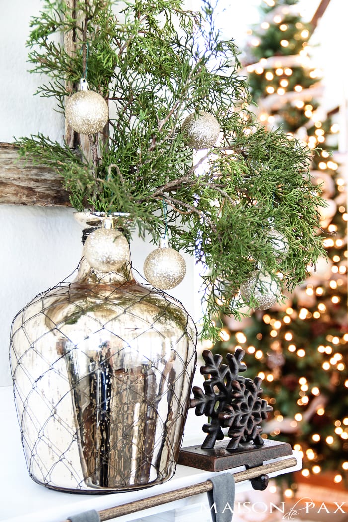 Gorgeous, simple Christmas home tour: natural greenery, winter woodland theme, sparkly touches, and simple reminder of the hope of the season. Tons of diy and decorating ideas | aiweb9ygdry.cmersite.com