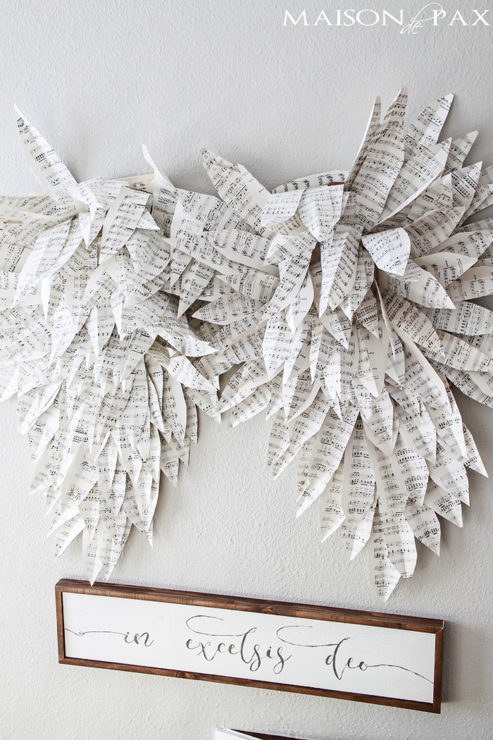 Gorgeous, simple Christmas home tour: natural greenery, winter woodland theme, sparkly touches, and simple reminder of the hope of the season. Tons of diy and decorating ideas | aiweb9ygdry.cmersite.com