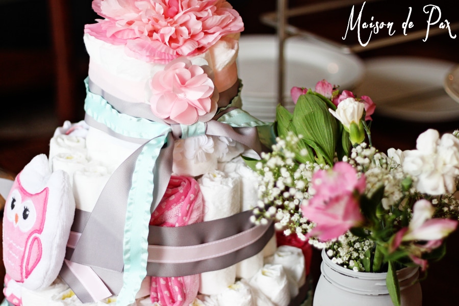 An easy-to-follow tutorial at aiweb9ygdry.cmersite.com to create your own diaper cake; you couldn't have a more beautiful and practical gift for a mother-to-be!