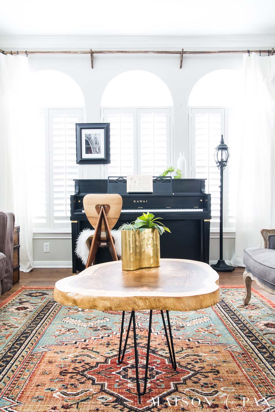 log slice coffee table with brass vase | Maison de Pax