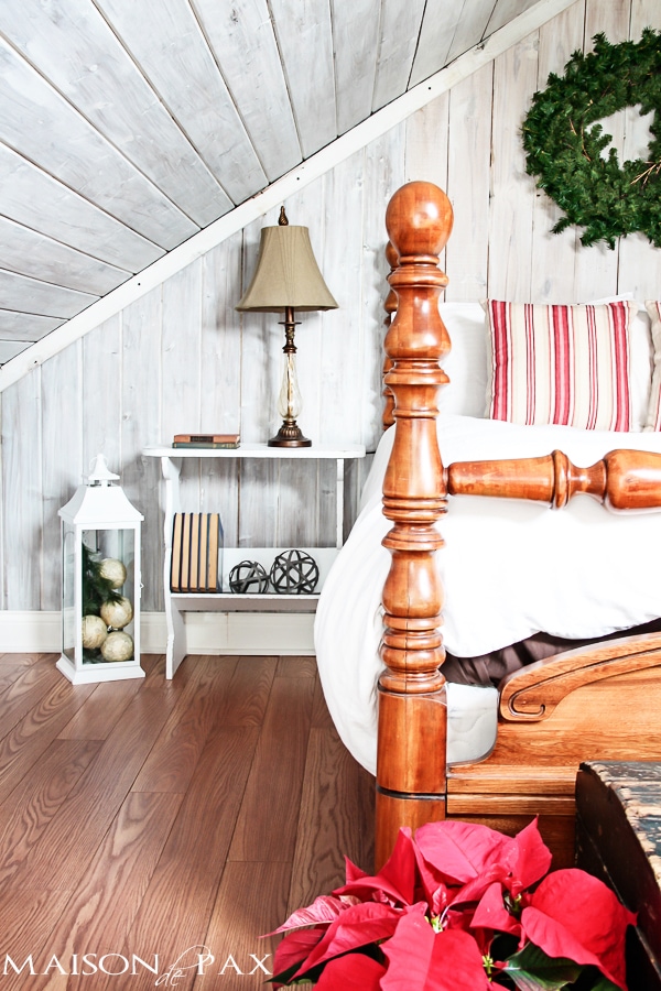 simple Christmas decor - 10 minutes to make your guest room perfectly festive for the holidays | aiweb9ygdry.cmersite.com