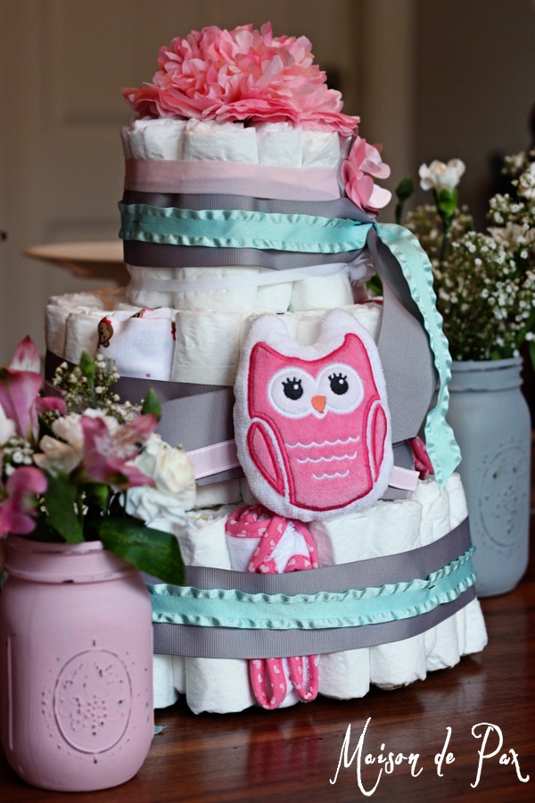 An easy-to-follow tutorial at aiweb9ygdry.cmersite.com to create your own diaper cake; you couldn't have a more beautiful and practical gift for a mother-to-be!
