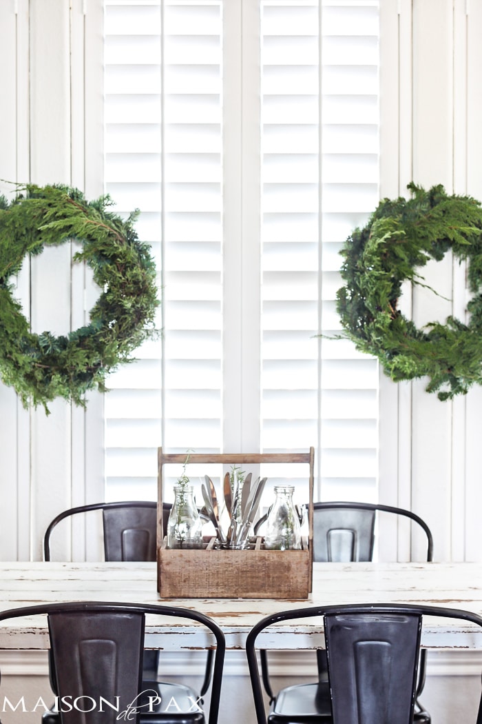 Gorgeous, simple Christmas home tour: natural greenery, winter woodland theme, sparkly touches, and simple reminder of the hope of the season. Tons of diy and decorating ideas | aiweb9ygdry.cmersite.com