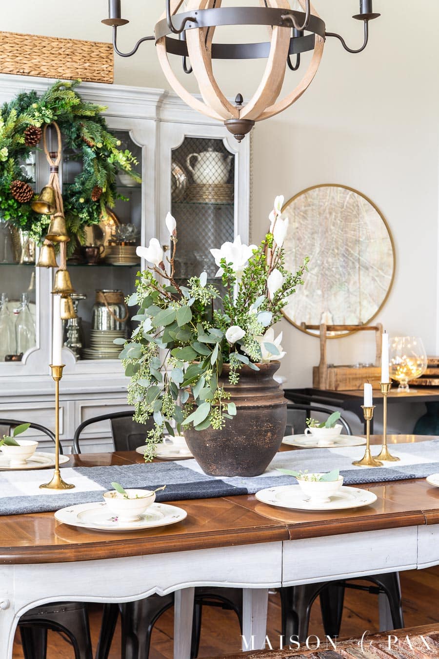 holiday dining table with twinkle lights and christmas decorations | Maison de Pax
