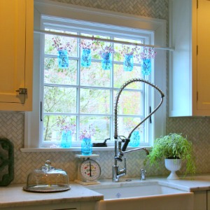 decorating-with-mason-jars-eclectically-vintage-button