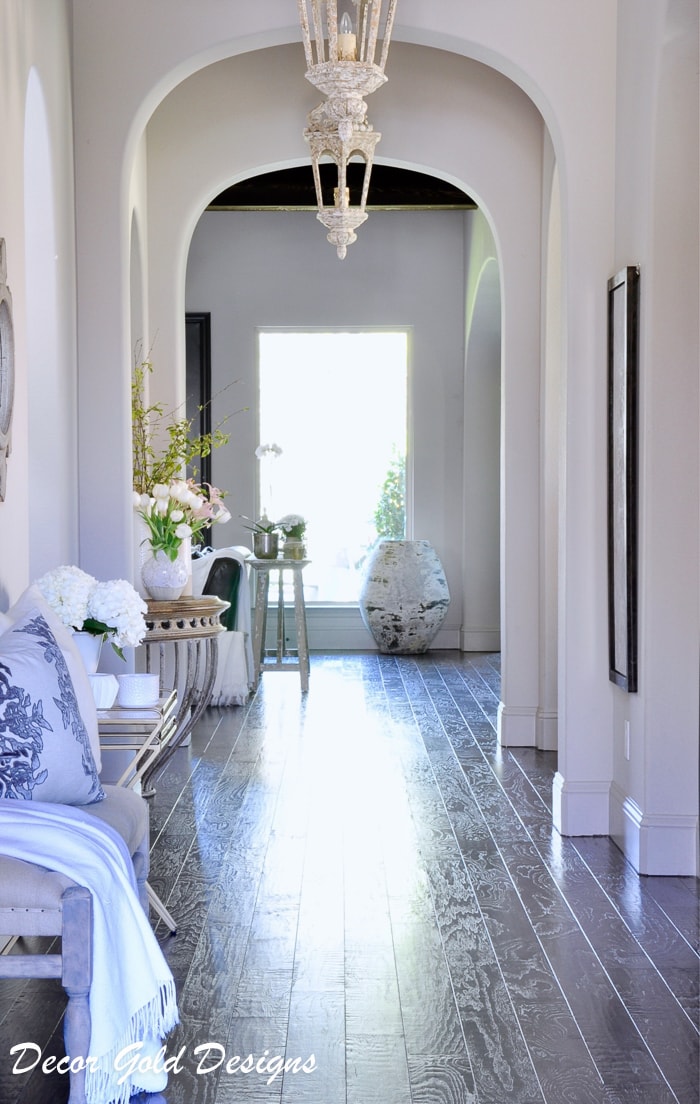5 Tips for Making Your Home Current and Stylish: It is possible! And you don't have to kill yourself trying to make it happen... Don't miss these tips for a current, stylish home!