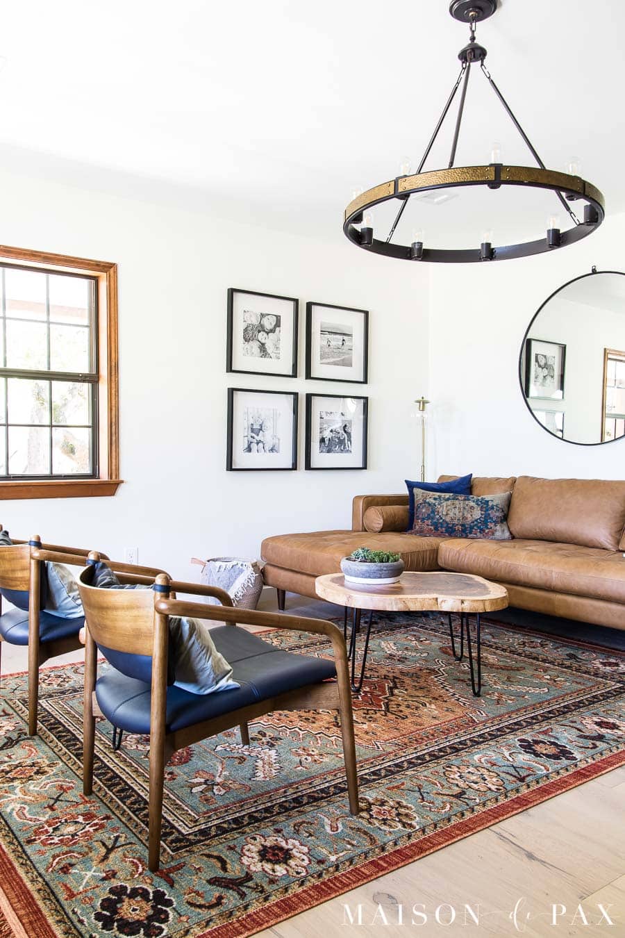 How to Decorate a Leather Sofa