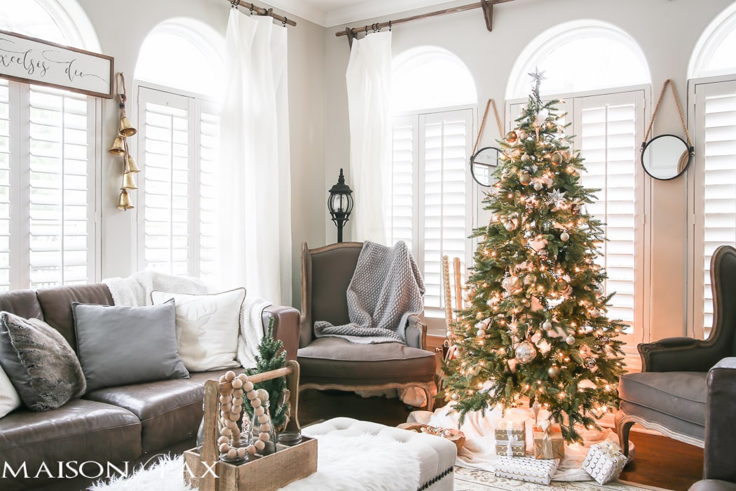Green and white Christmas decorating ideas - Maison de Pax
