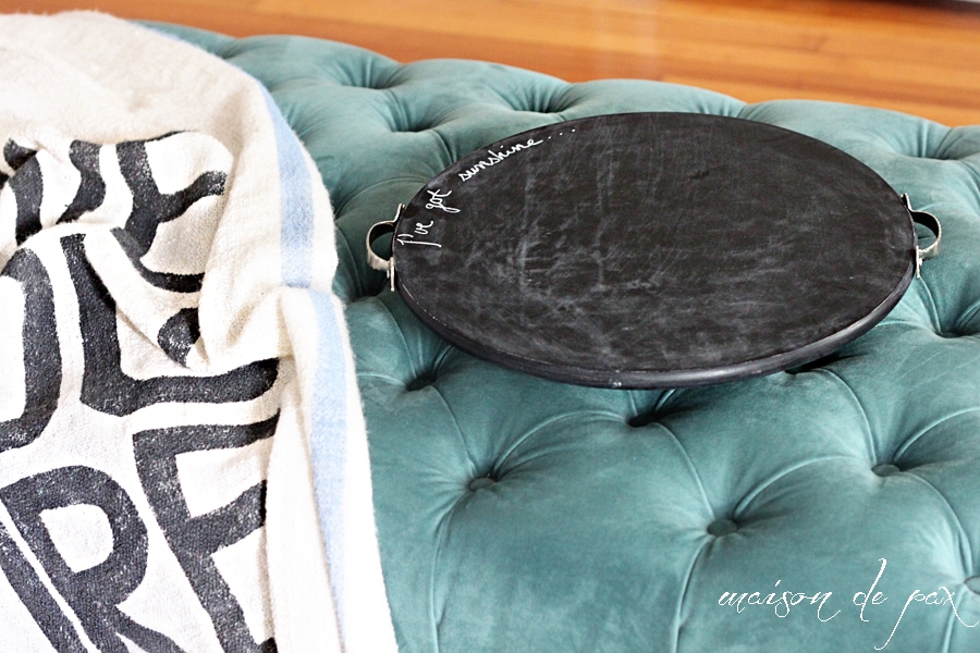 Make your own adorable chalkboard serving tray AND functioning lazy susan!  Tutorial at aiweb9ygdry.cmersite.com