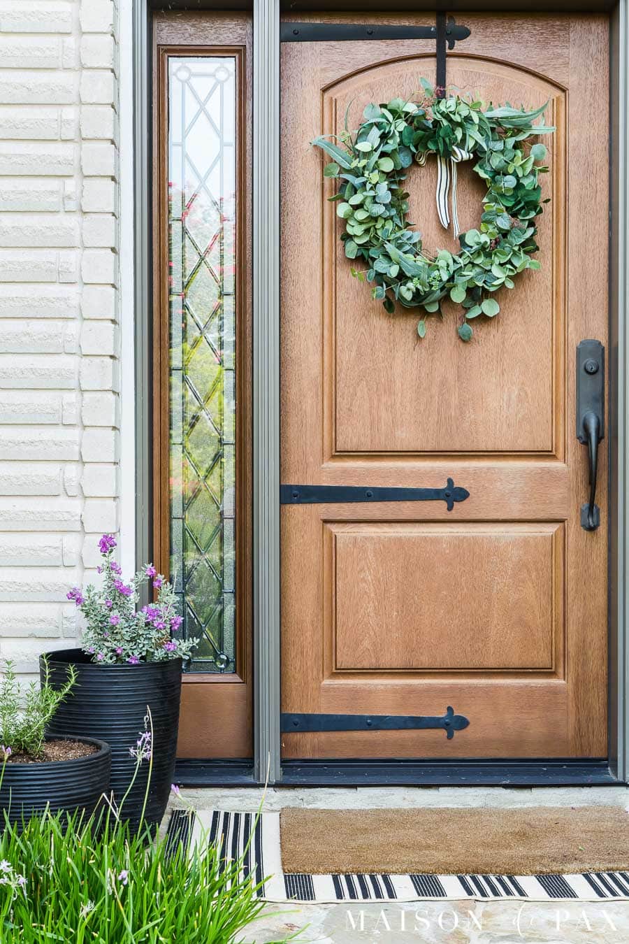 fall front porch decorating ideas: neutral fall decor | Maison de Pax