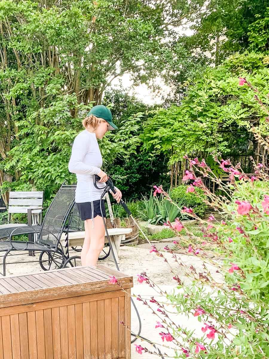 Tips for Pressure Washing a Deck