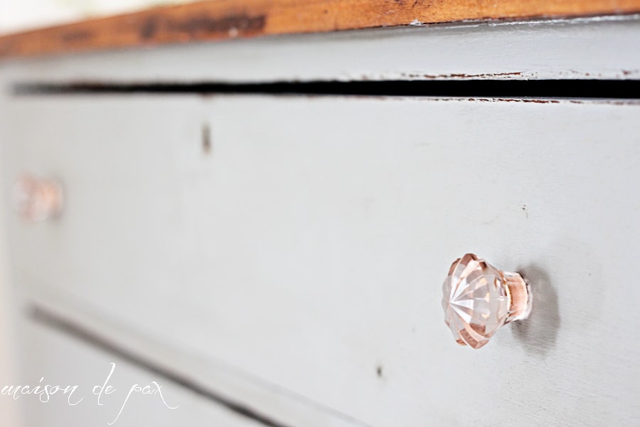 Gorgeous gray farmhouse dresser makeover using Country Chic Paint - Maison de Pax