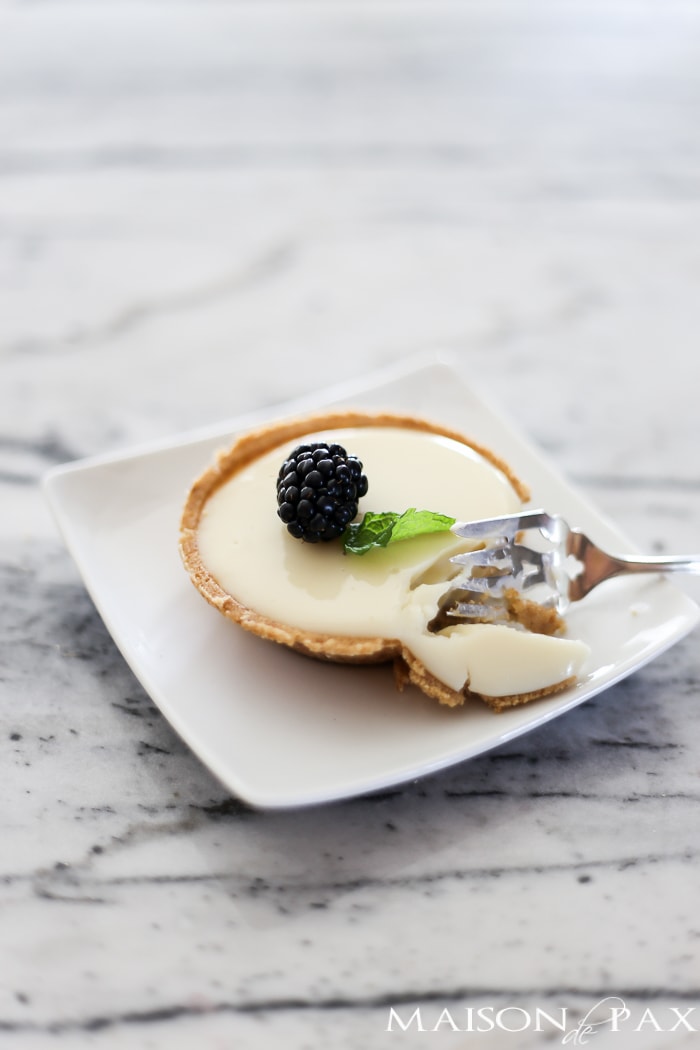 Only three ingredients! These mini lemon lime tarts are so easy and delicious | aiweb9ygdry.cmersite.com