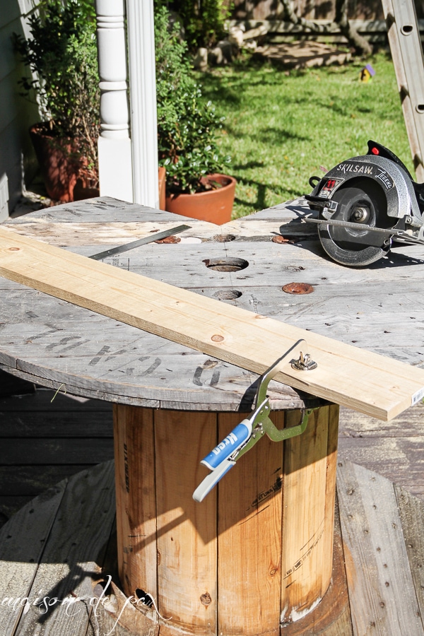 Love this project! How to make a table from an industrial spool via aiweb9ygdry.cmersite.com #diy #outdoorliving #tutorial