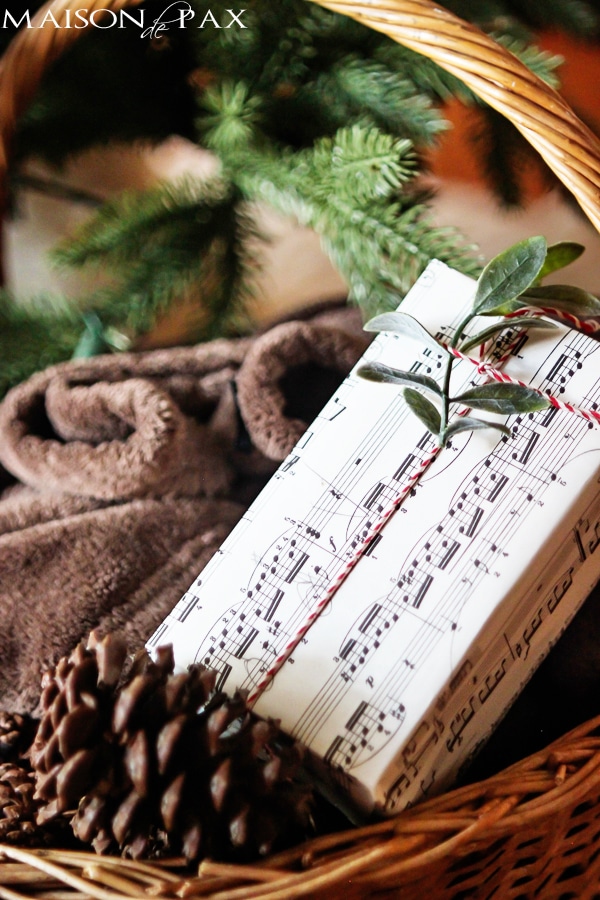 so many gorgeous gift wrap ideas! via aiweb9ygdry.cmersite.com