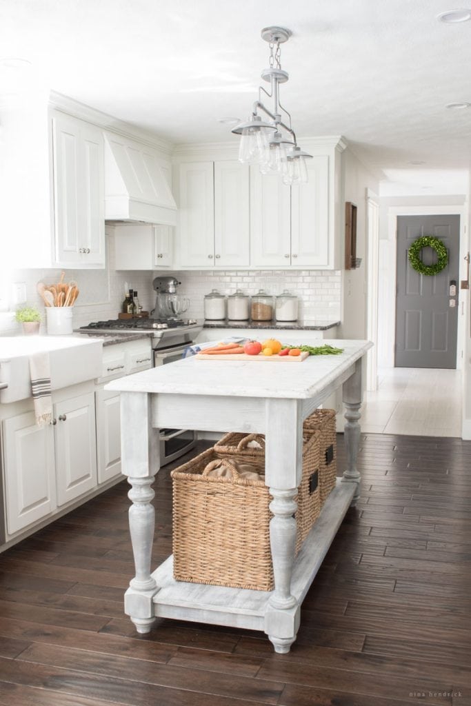 5 Tips for Adding Character to a Builder Grade Home: We can't all live in historic homes, but these tips on how to add character to your builder grade home will not only bring beauty into your space but even add value to your home!