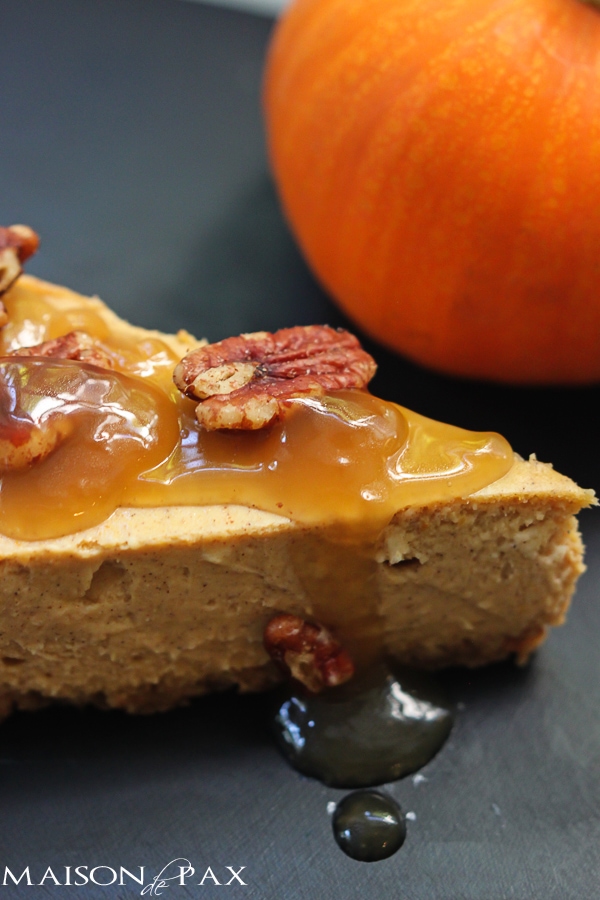 Perfect Thanksgiving dessert - praline pumpkin cheesecake: rich, creamy, spiced, and sweet via aiweb9ygdry.cmersite.com #fall #recipe