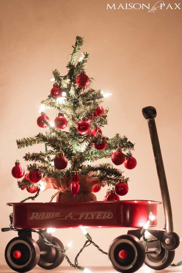 gorgeous, twinkling, holiday inspiration - beautiful Christmas lights at night via aiweb9ygdry.cmersite.com