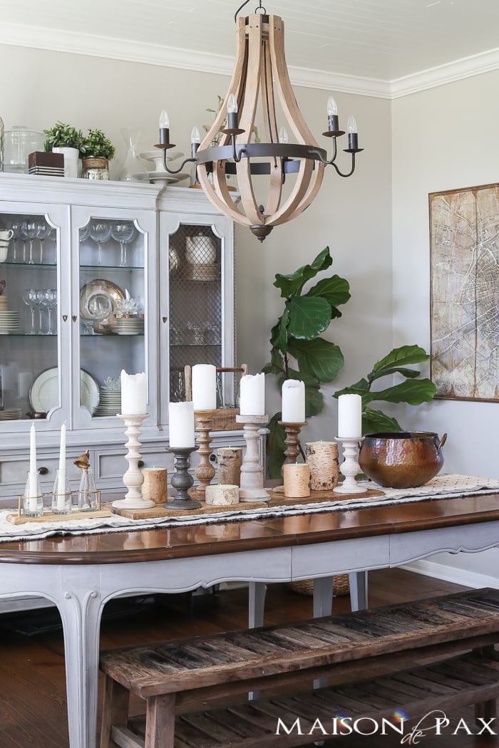 Love this super easy DIY centerpiece! So versatile... PLUS a checklist to help you get your Thanksgiving table ready.