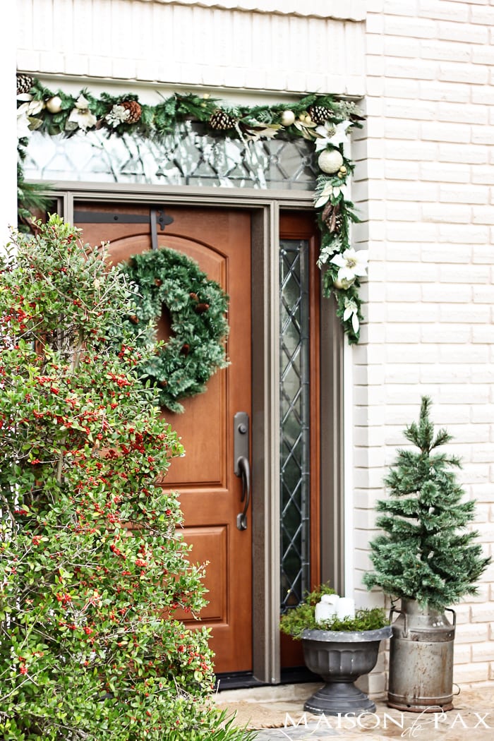 I love this simple, white and green look for the holidays! Classic greenery and white accents for a Christmas Front Porch | aiweb9ygdry.cmersite.com