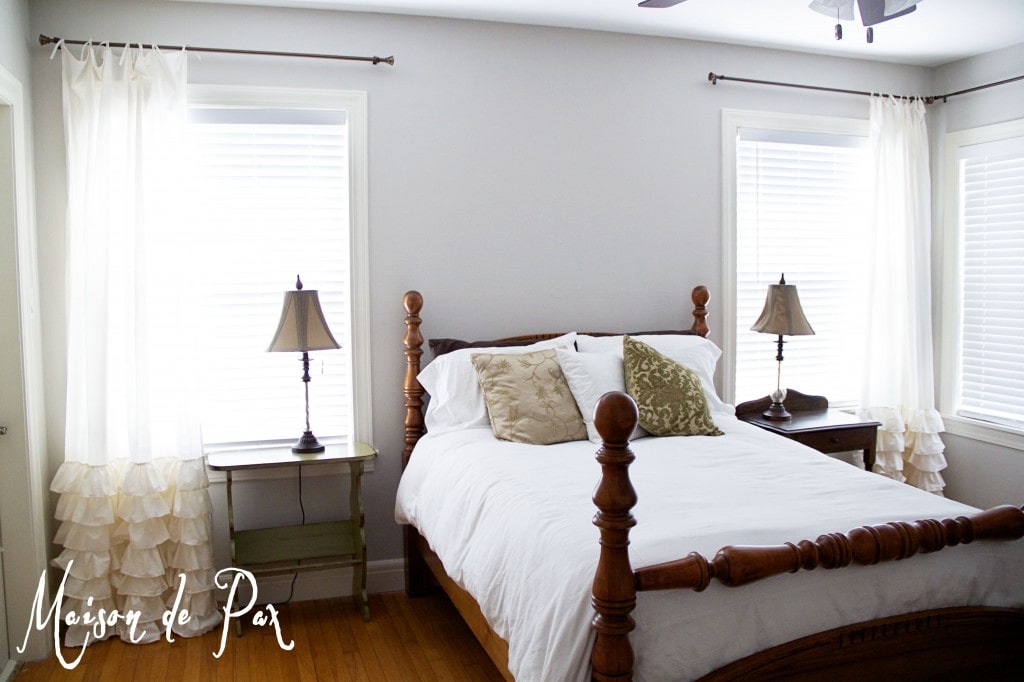 guest room wall - Maison de Pax