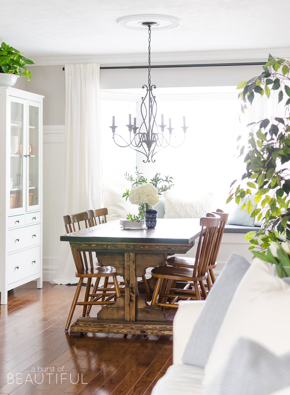 How to Capture a Modern Farmhouse Style: tips for decorating your home with that modern farmhouse feel and charm