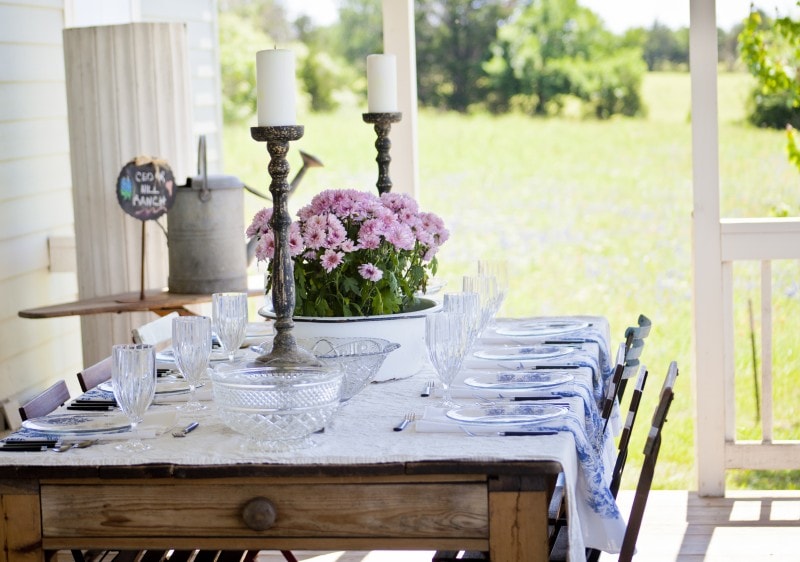 Learn how to create gorgeous, French, farmhouse style with Anita Joyce's wonderful book French Accents. Review on aiweb9ygdry.cmersite.com