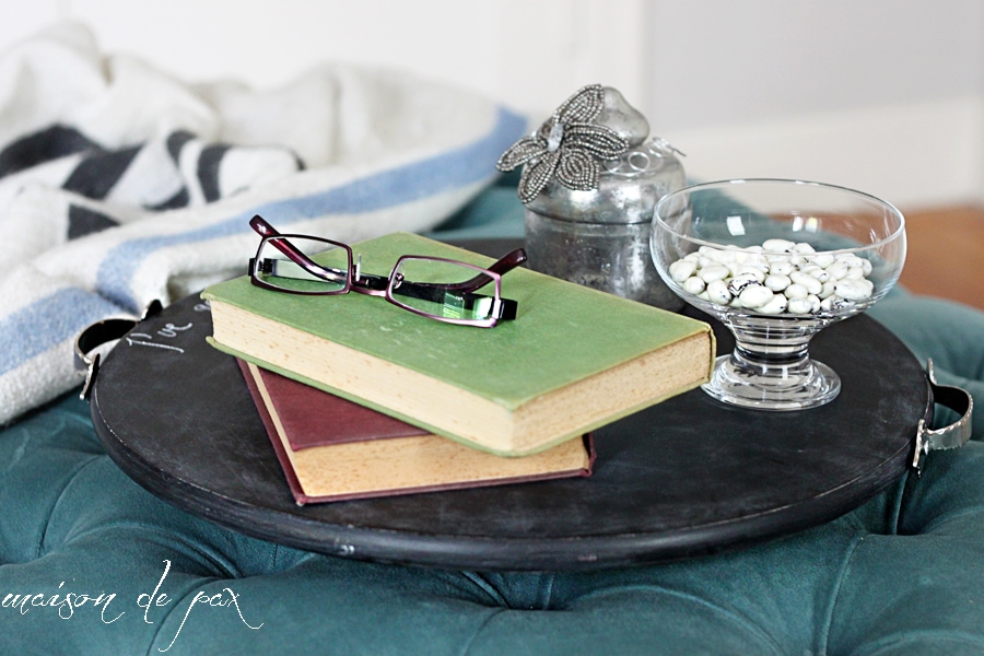 Make your own adorable chalkboard serving tray AND functioning lazy susan!  Tutorial at aiweb9ygdry.cmersite.com