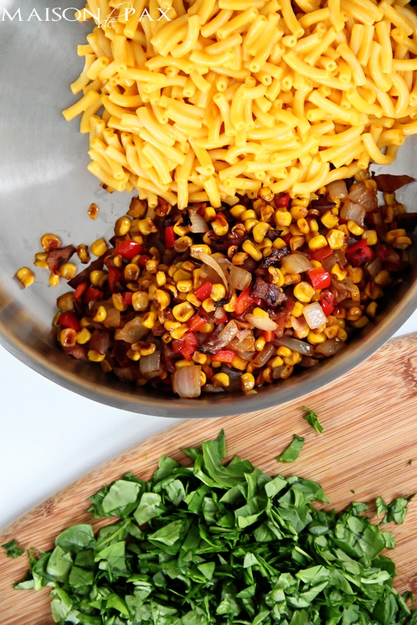 Quick and easy dinner recipe: macaroni and cheese with sweet sautéed veggies and bacon - aiweb9ygdry.cmersite.com