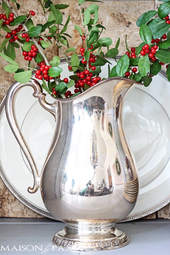 Gorgeous, simple Christmas home tour: natural greenery, winter woodland theme, sparkly touches, and simple reminder of the hope of the season. Tons of diy and decorating ideas | aiweb9ygdry.cmersite.com