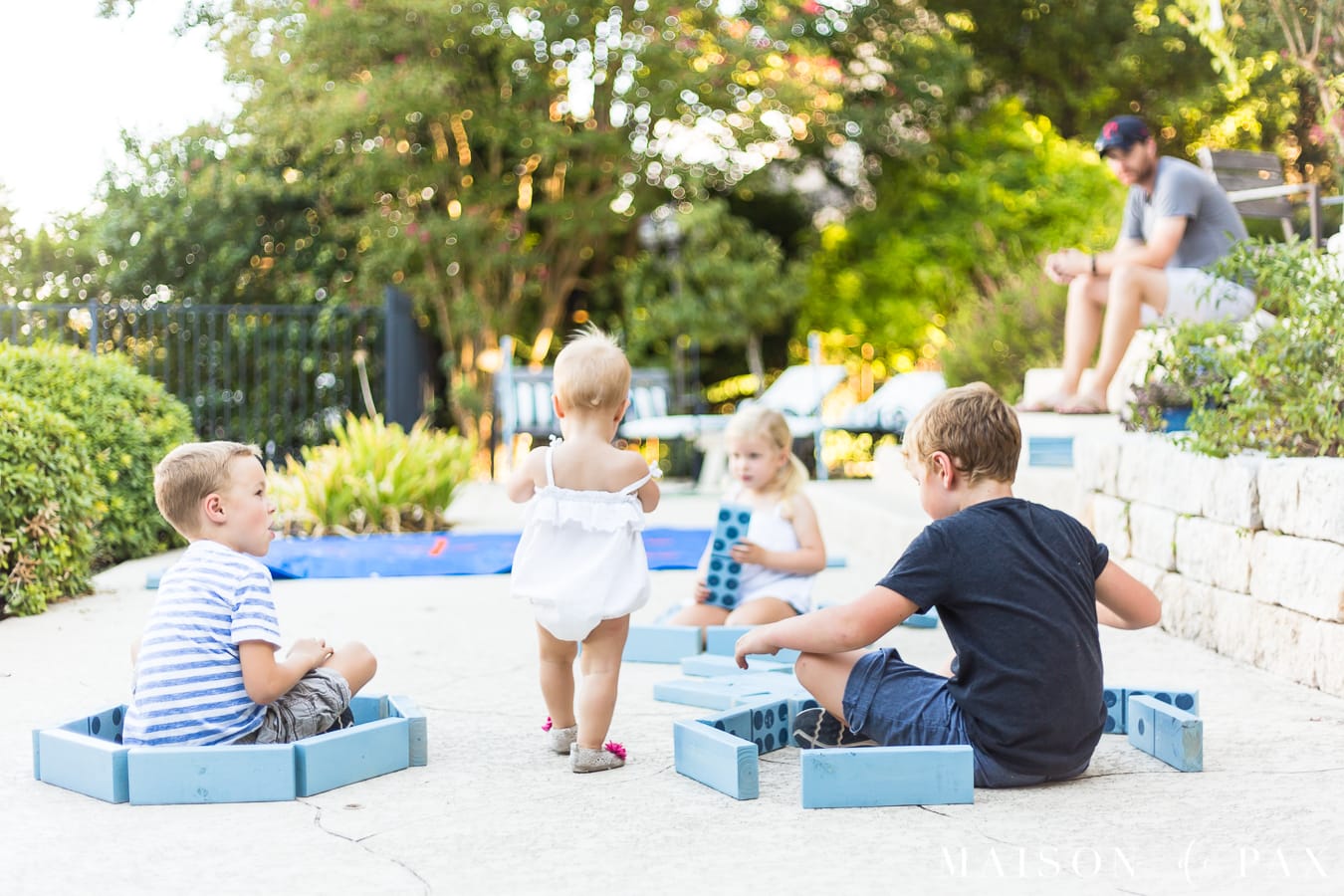 Make giant dominos with your kids: find this and other family projects plus tips for completing project with kids! #familyfun #familyproject #outdoorgames #kidfriendlyproject #diyproject