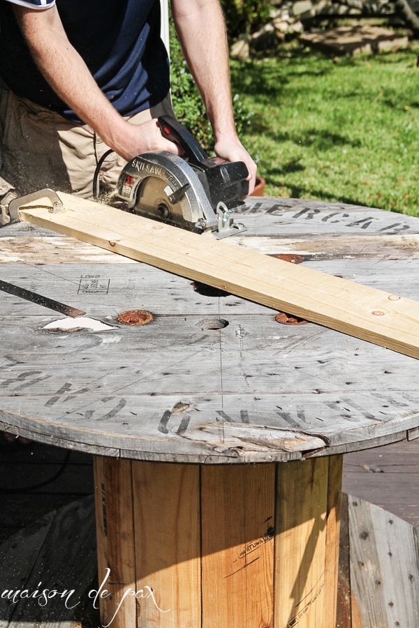 How to make a DIY wooden spool table with DIY tutorial- Maison de Pax