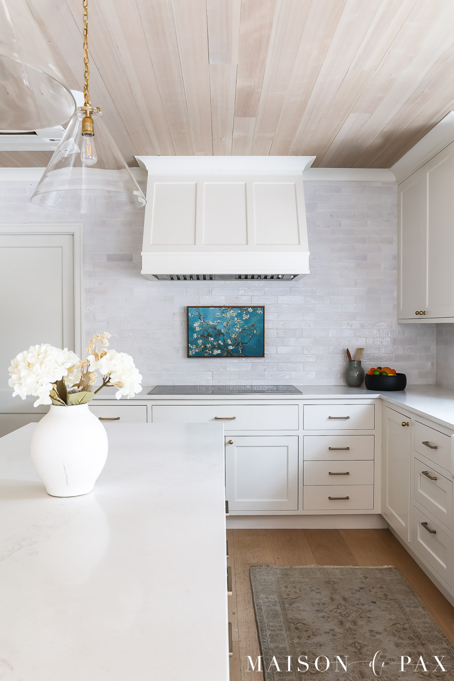 white quartz countertops on kitchen island