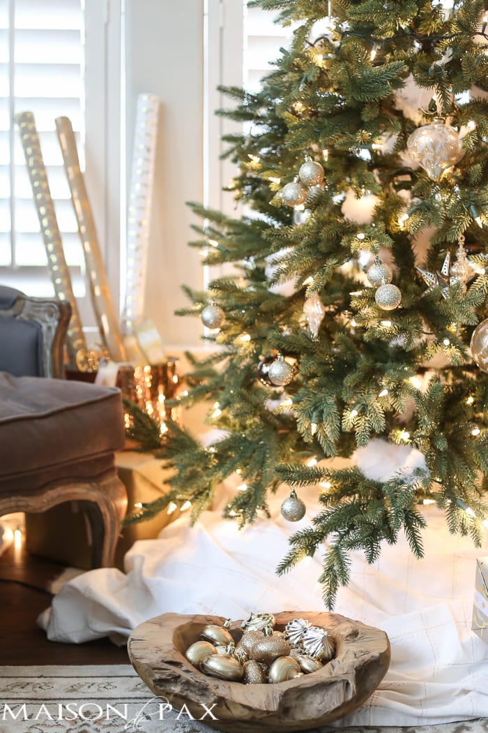 Green and white Christmas decorating ideas - Maison de Pax