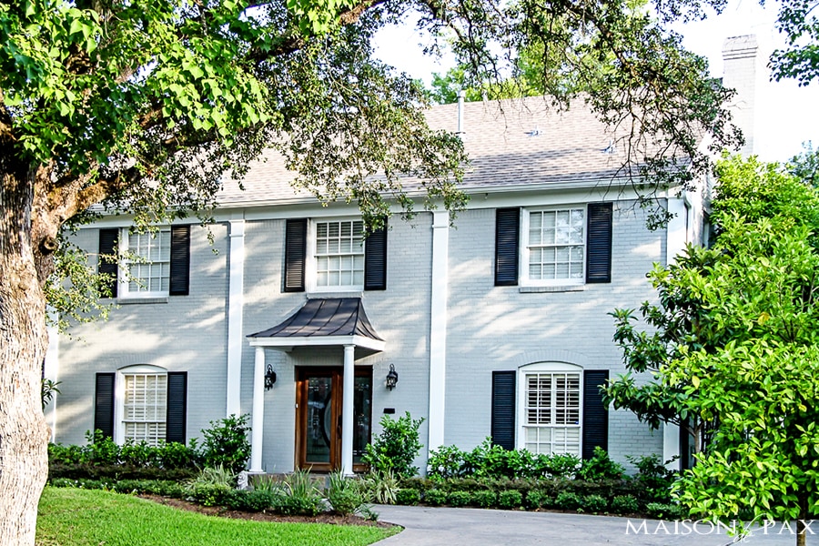 What a lovely restoration! A 1940 colonial is made beautifully modern and functional while maintaining its original charm: get the full before and after at aiweb9ygdry.cmersite.com