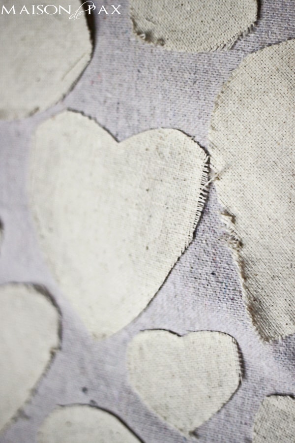 Anthropologie inspired NO SEW heart pillow from drop cloth | aiweb9ygdry.cmersite.com #knockoff #valentines 