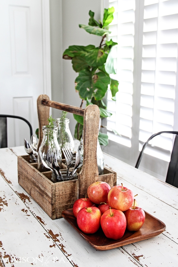 I love this fall home tour! Calming neutrals and lots of texture: simple ideas and easy fall decorations | aiweb9ygdry.cmersite.com